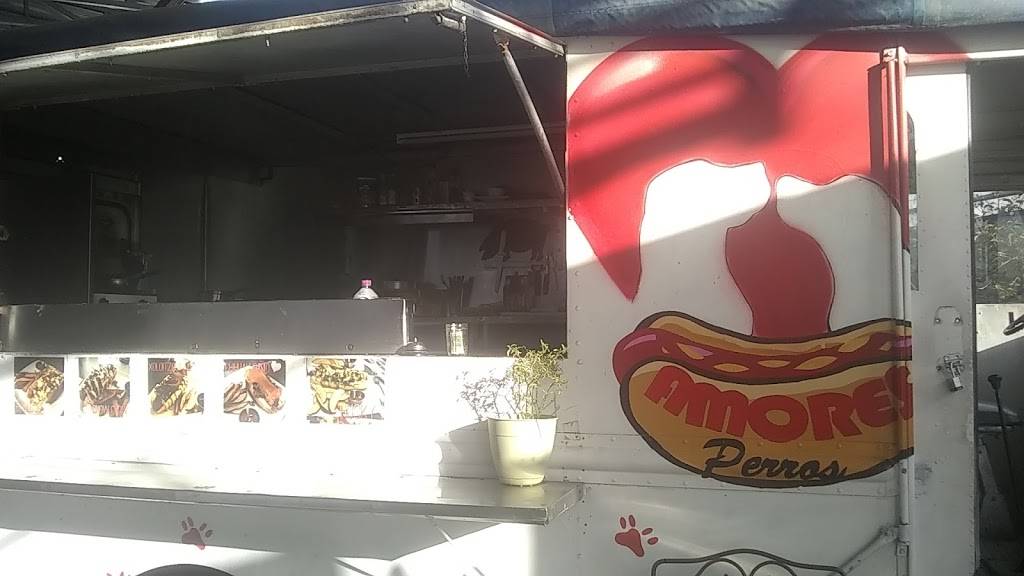 Amores Perros | restaurant | Río Tijuana 3a. Etapa, Rio Tijuana 3ra Etapa, 22226 Tijuana, B.C., Mexico | 016644228483 OR +52 664 422 8483