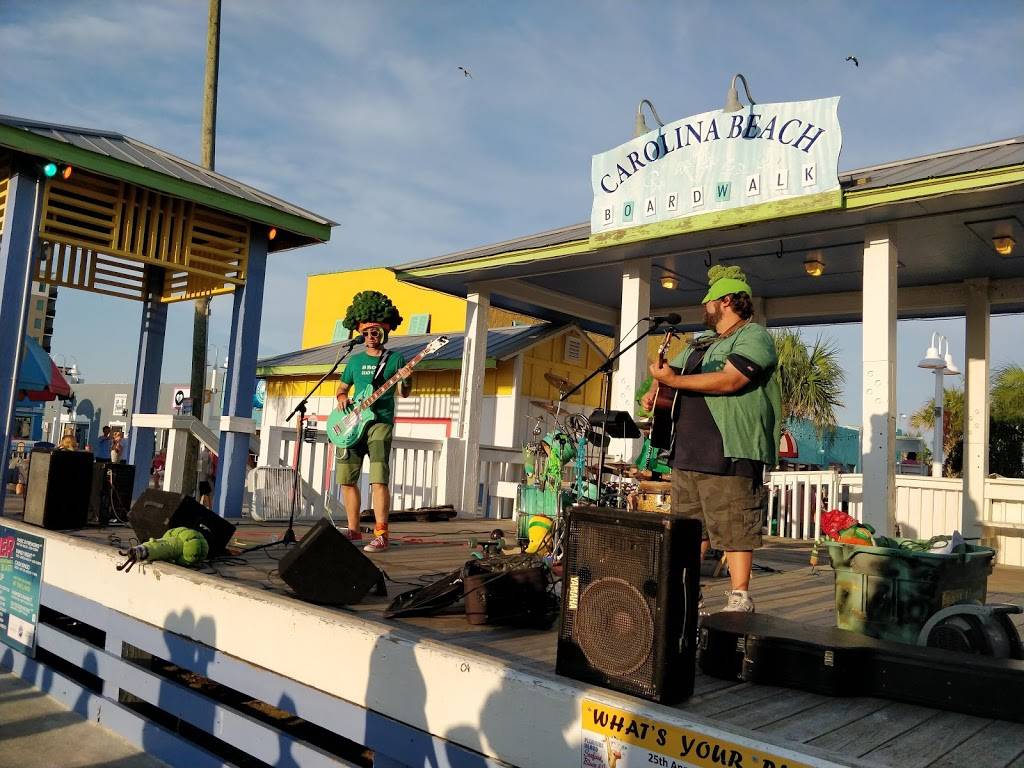 Carolina Smokehouse | restaurant | 9 Pavilion Ave S, Carolina Beach, NC 28428, USA | 9107071818 OR +1 910-707-1818