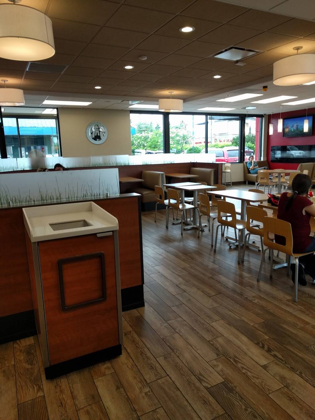 Wendys | restaurant | 2456 Bank St, Ottawa, ON K1A 0A1, Canada | 6137387980 OR +1 613-738-7980