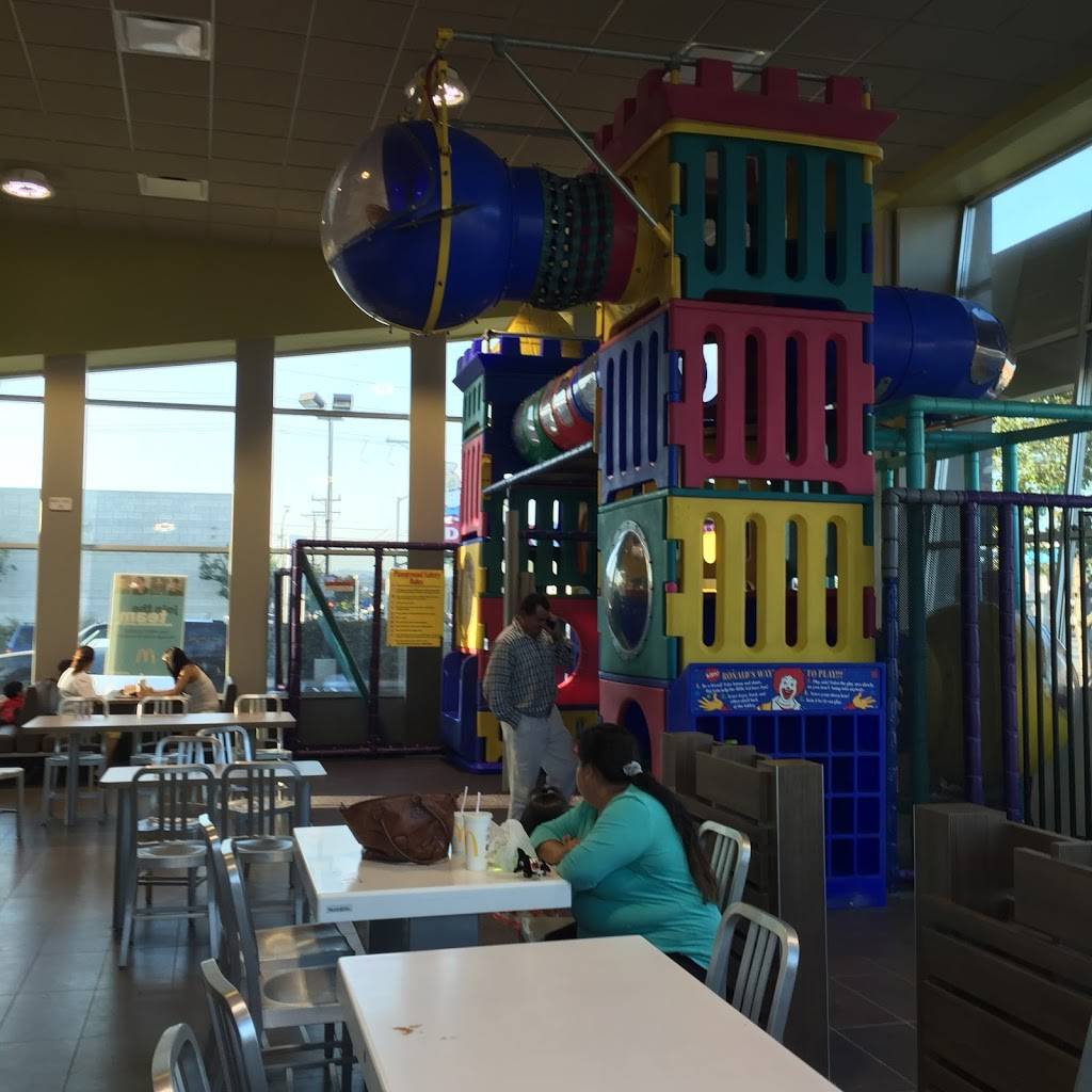 McDonalds | cafe | 1341 S Brookhurst Rd, Fullerton, CA 92833, USA | 7148700171 OR +1 714-870-0171