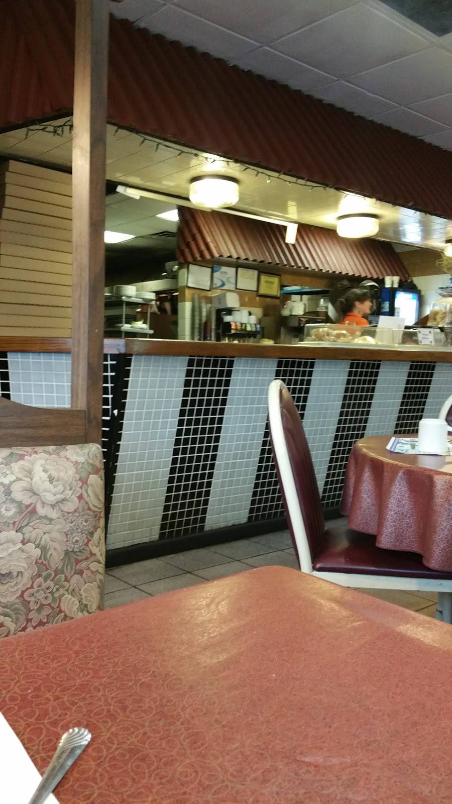 Dinos Pizzeria & Restaurant | restaurant | 350 Main St, Cedarville, NJ 08311, USA | 8564475363 OR +1 856-447-5363