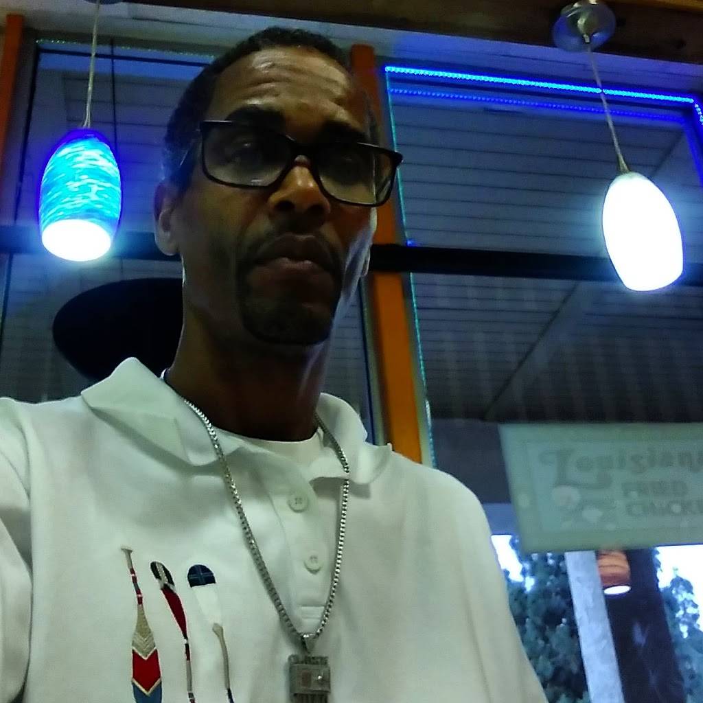 Louisiana Fried Chicken | restaurant | 212-214 E Baseline Rd, Rialto, CA 92376, USA | 9098758899 OR +1 909-875-8899