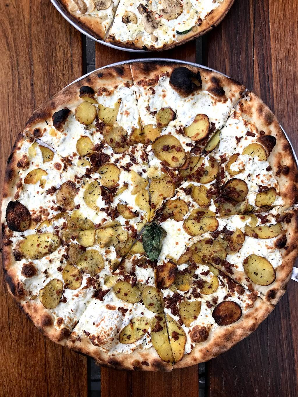 Grimaldis Pizzeria | restaurant | 12848 Queensbury Ln #101, Houston, TX 77024, USA | 7134633730 OR +1 713-463-3730