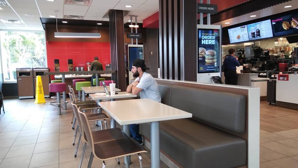 McDonalds | cafe | 8 NE Pine Island Rd, Cape Coral, FL 33909, USA | 2397725888 OR +1 239-772-5888