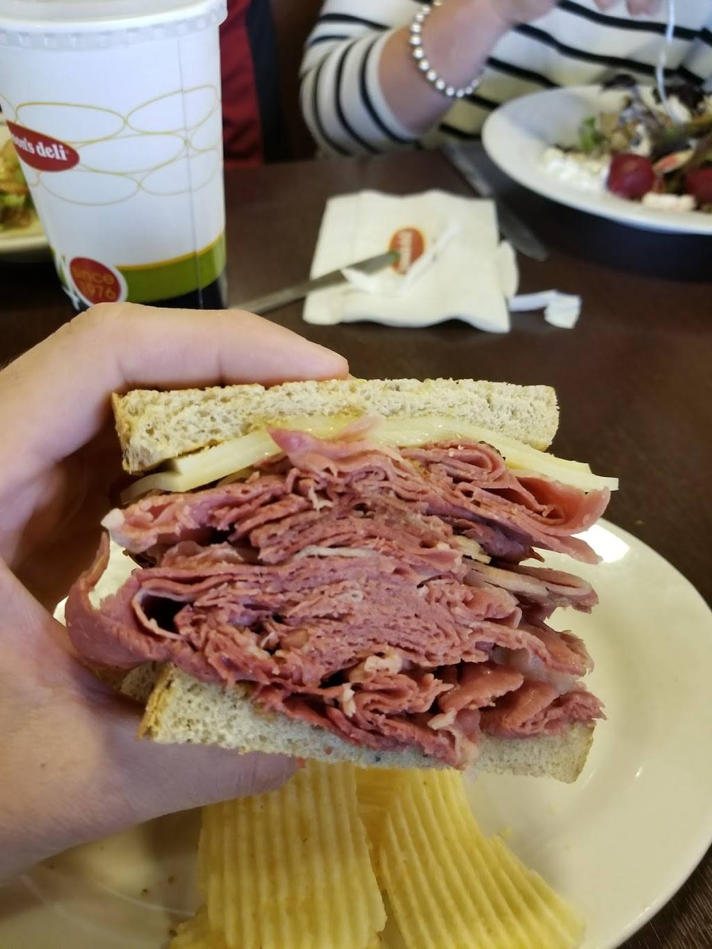 Jasons Deli | restaurant | 2060 York St, Oak Brook, IL 60523, USA | 6309281497 OR +1 630-928-1497