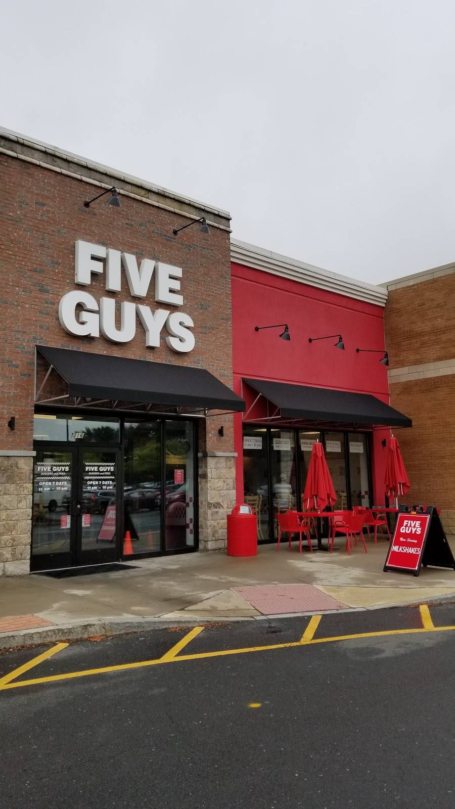 Five Guys | meal takeaway | 316 N Main St, West Hartford, CT 06117, USA | 8602318166 OR +1 860-231-8166