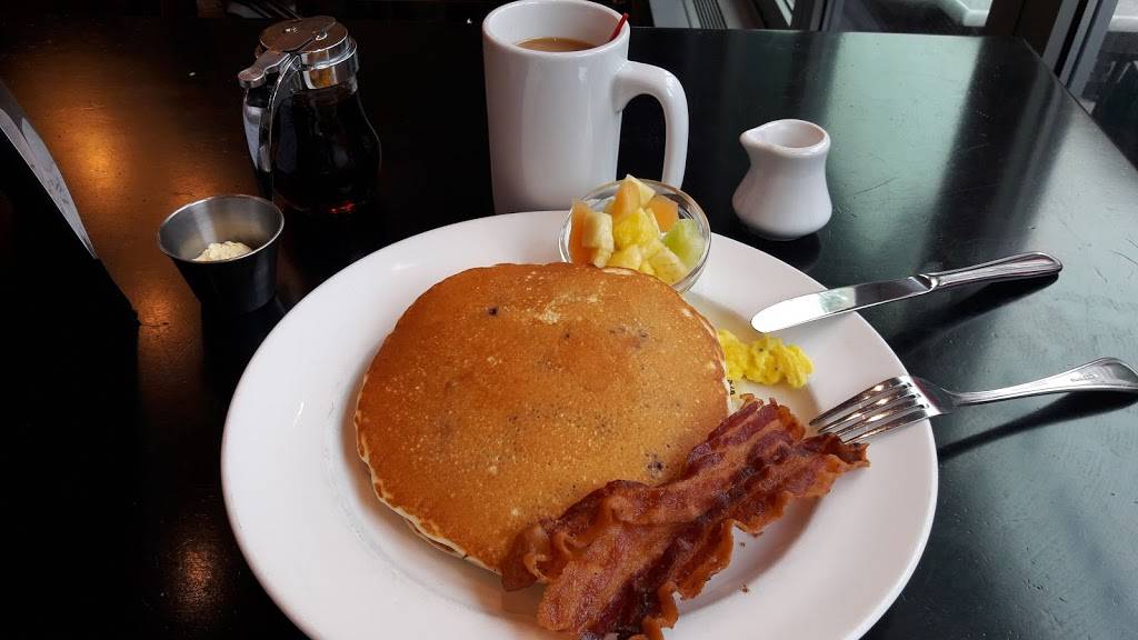 Cafe Deluxe | restaurant | 2201 M St NW, Washington, DC 20037, USA | 2025247815 OR +1 202-524-7815