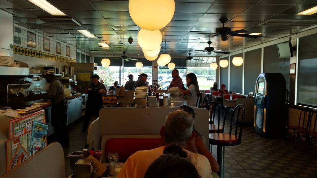 Waffle House | meal takeaway | 5875 TX-105, Beaumont, TX 77708, USA | 4093470590 OR +1 409-347-0590