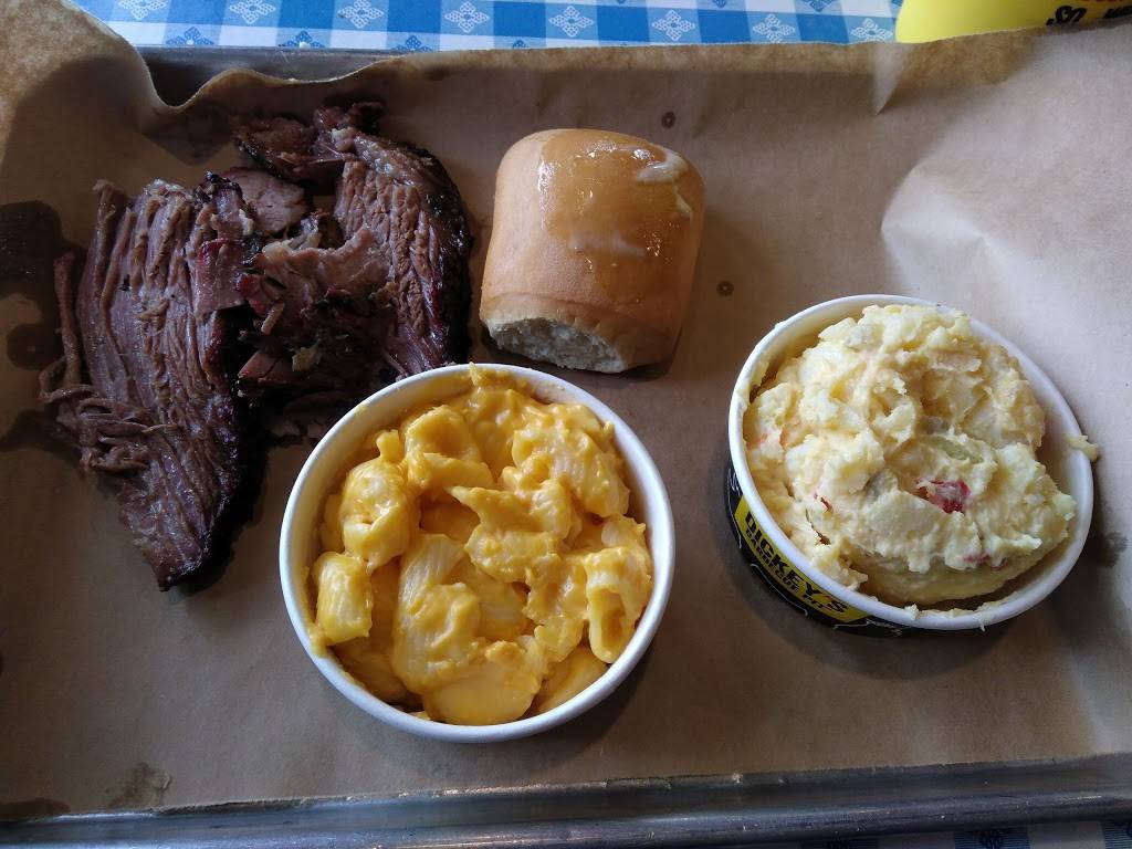 Dickeys Barbecue Pit | restaurant | 3505 Coffee Rd, Bakersfield, CA 93308, USA | 6615894227 OR +1 661-589-4227