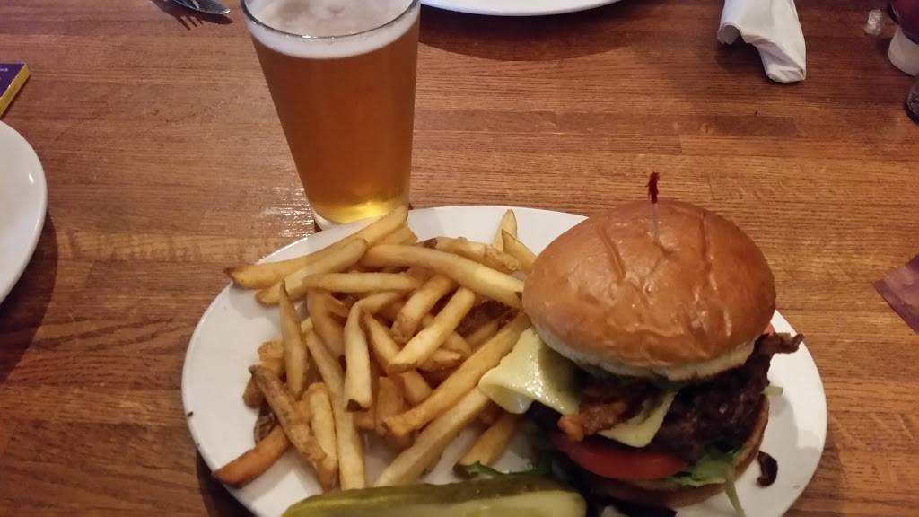 Anyways Pub | restaurant | 5 E Roosevelt Rd, Oakbrook Terrace, IL 60181, USA | 6309329323 OR +1 630-932-9323