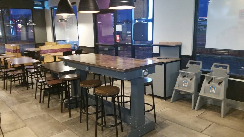 Taco Bell | meal takeaway | 1882 S West Ave, Freeport, IL 61032, USA | 8152328226 OR +1 815-232-8226