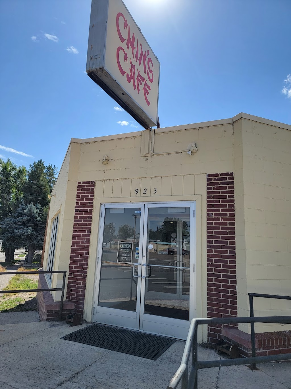 Chins Cafe | restaurant | 923 Bush St, Carlin, NV 89822, USA | 7757546674 OR +1 775-754-6674