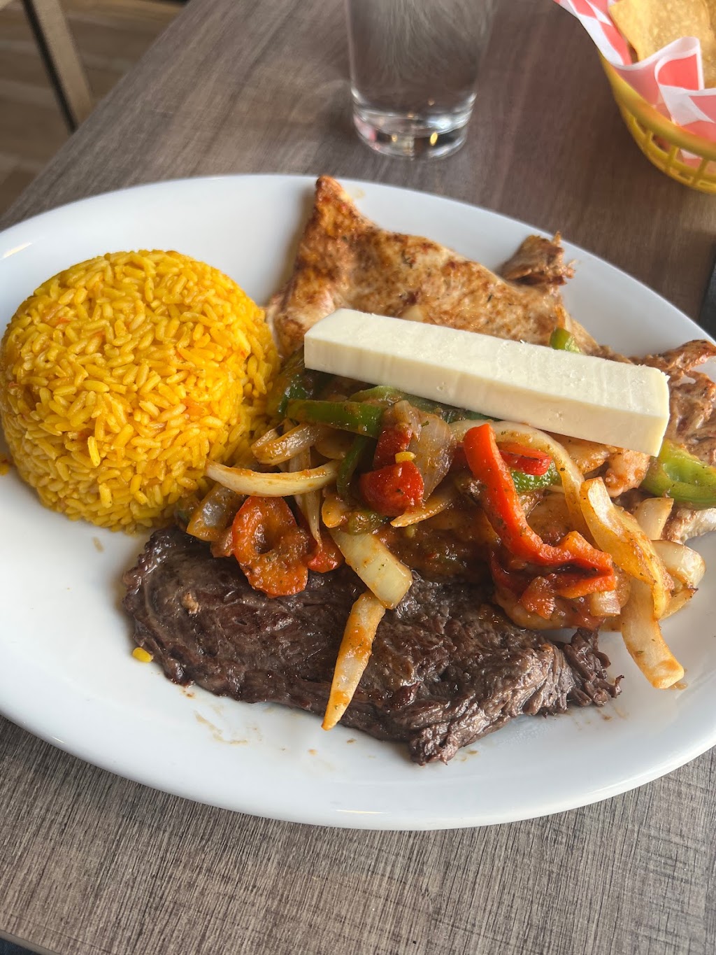 Lupitas Restaurant & Bar | restaurant | 111 Shirley Ave, Revere, MA 02151, USA | 7816292702 OR +1 781-629-2702