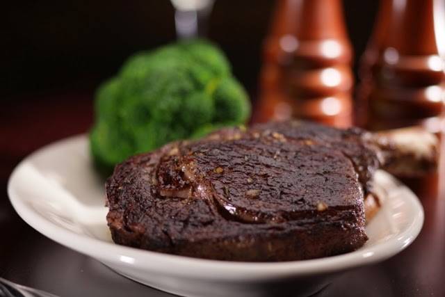 Hugos Frog Bar & Chop House | restaurant | 3000 S River Rd, Des Plaines, IL 60018, USA | 8477685200 OR +1 847-768-5200