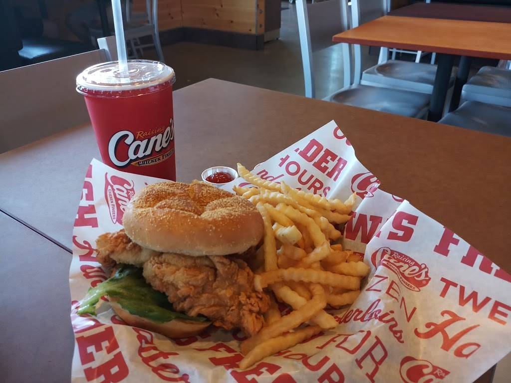 Raising Canes Chicken Fingers | meal takeaway | 7386 E Shea Blvd, Scottsdale, AZ 85260, USA | 4802658995 OR +1 480-265-8995