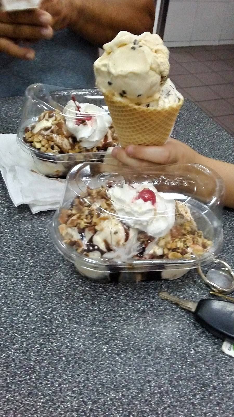 Braums Ice Cream & Burger Restaurant | restaurant | 1706 W Randol Mill Rd, Arlington, TX 76012, USA | 8172750431 OR +1 817-275-0431