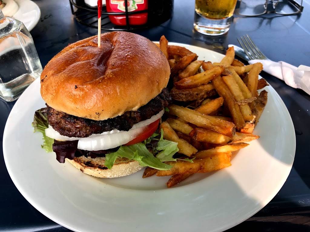 CCs on the Rideau | restaurant | 1030 Rideau Ferry Rd, Perth, ON K7H 3C7, Canada | 6132676060 OR +1 613-267-6060