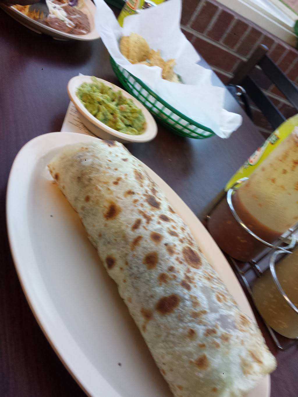 Pauls Burrito Express | restaurant | 402 N Hough St, Barrington, IL 60010, USA | 8478429400 OR +1 847-842-9400