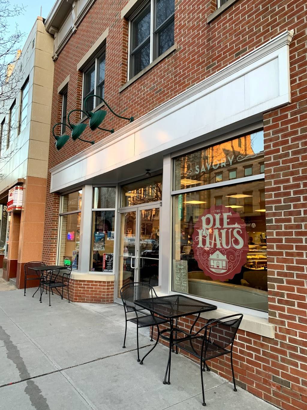 The Pie Haus | restaurant | 46 W High St, Carlisle, PA 17013, USA | 7174046939 OR +1 717-404-6939