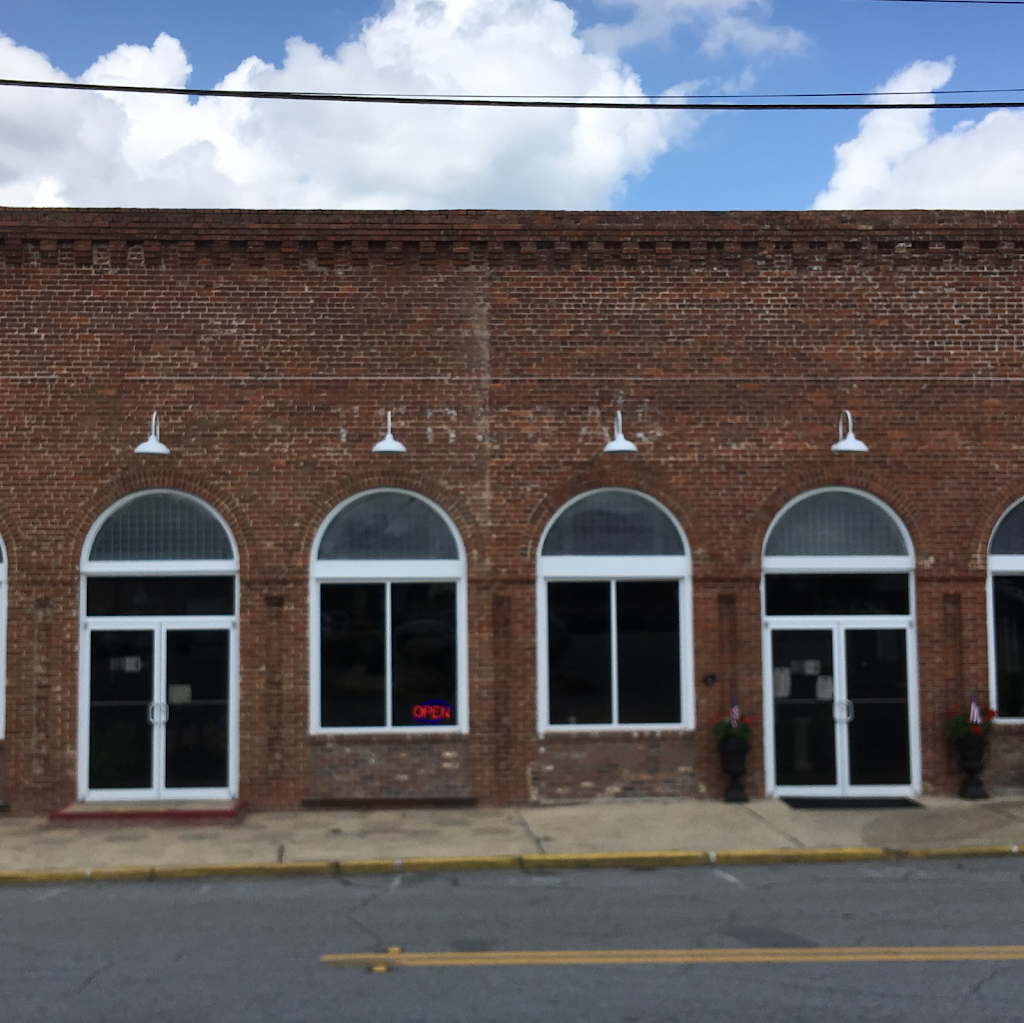 Pepes Bar and Grill | restaurant | 102 N Main St, Tennille, GA 31089, USA | 4784128149 OR +1 478-412-8149