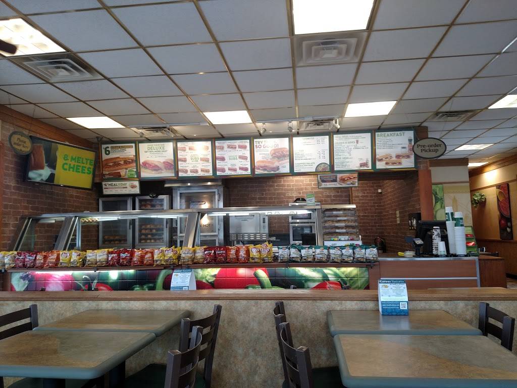 Subway | restaurant | 4721 Tuscarawas St W, Canton, OH 44708, USA | 3304779708 OR +1 330-477-9708