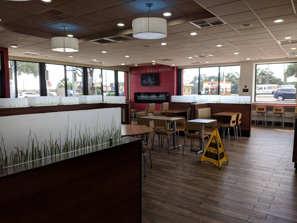 Wendys | restaurant | 810 N Bell Blvd, Cedar Park, TX 78613, USA | 5125962581 OR +1 512-596-2581