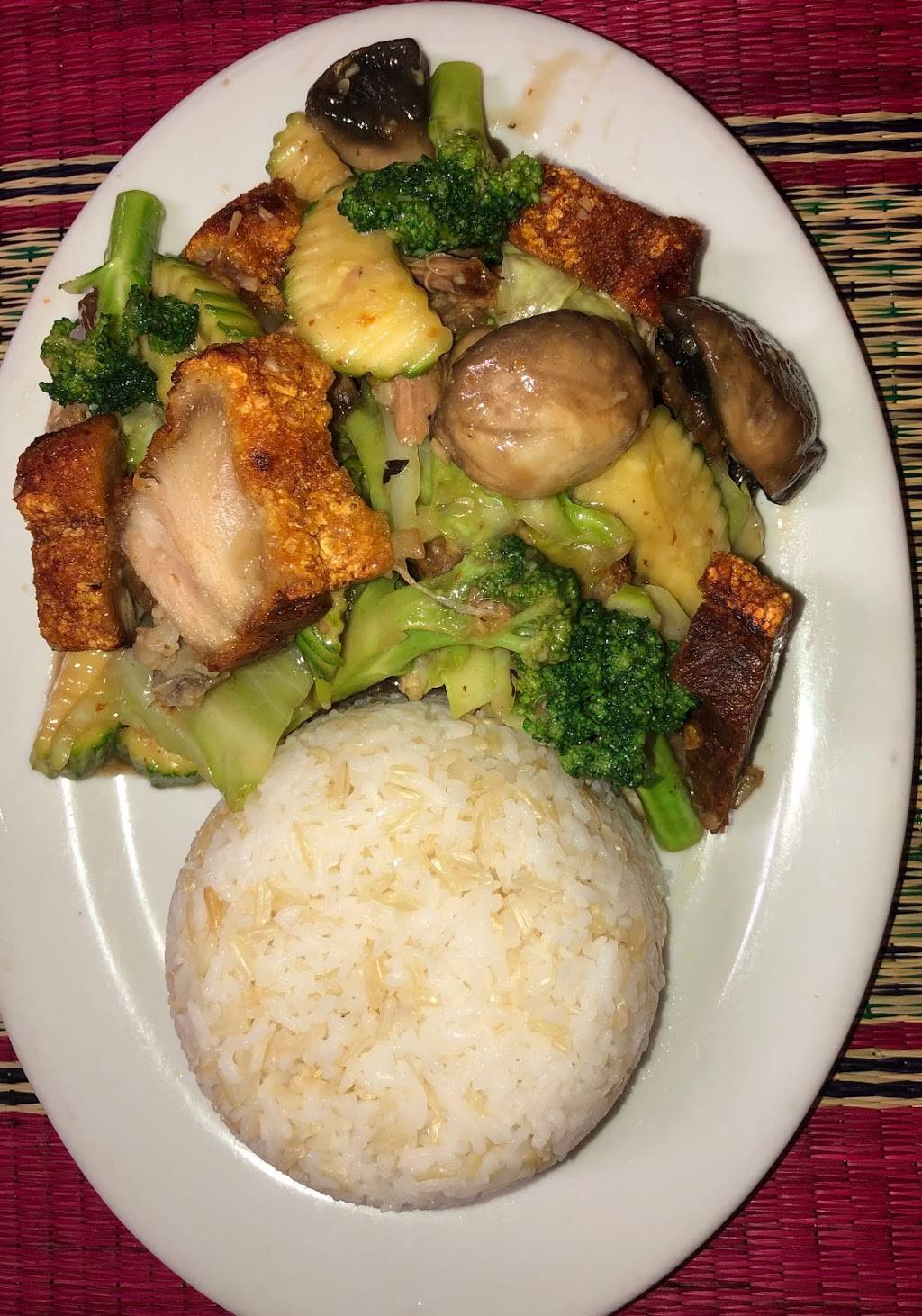 Sengs Kitchen | restaurant | 635 N First St, Fresno, CA 93702, USA | 5593751600 OR +1 559-375-1600