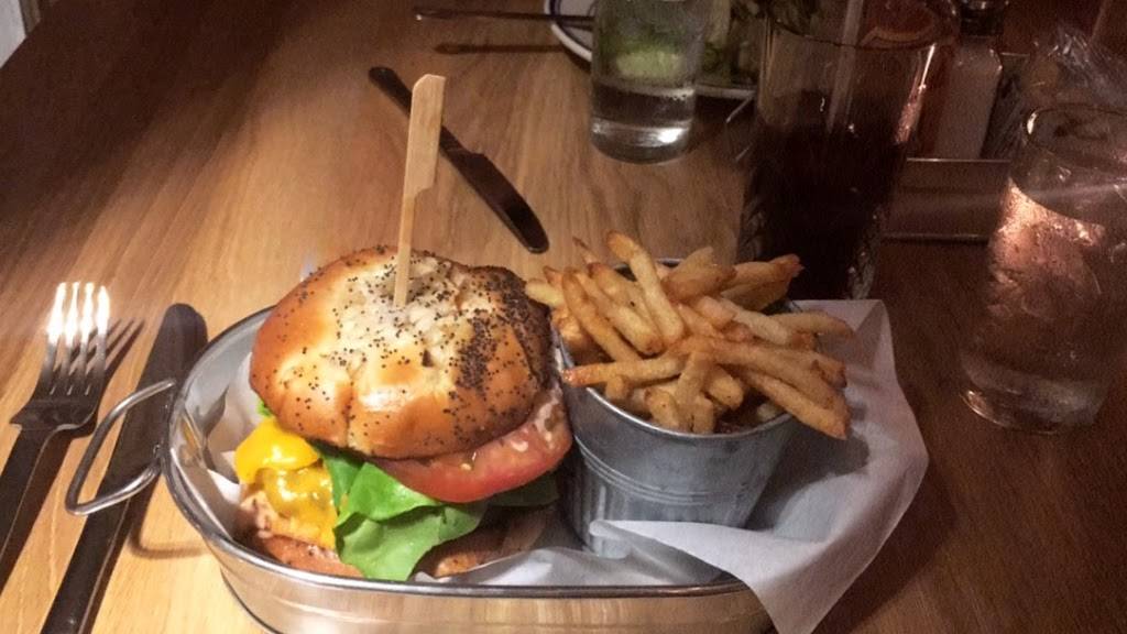 The Halyard | restaurant | 58775 County Rd 48, Greenport, NY 11944, USA | 6314770666 OR +1 631-477-0666