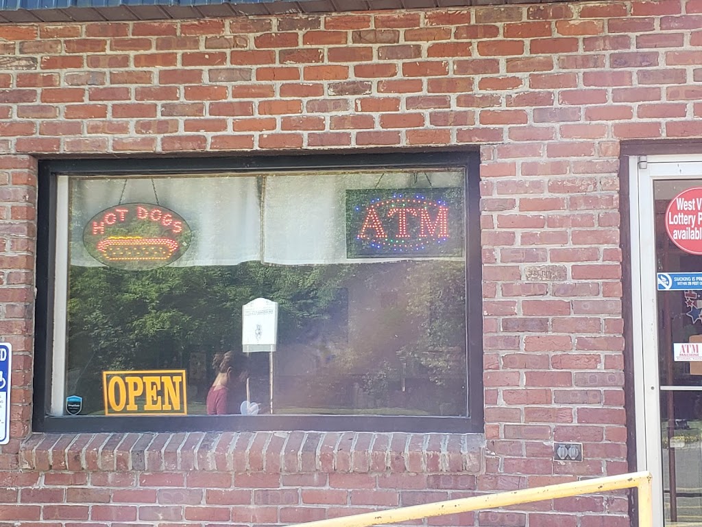 Hot Dog Hut | meal takeaway | 26 Mansfield Dr, Philippi, WV 26416, USA | 3044573200 OR +1 304-457-3200