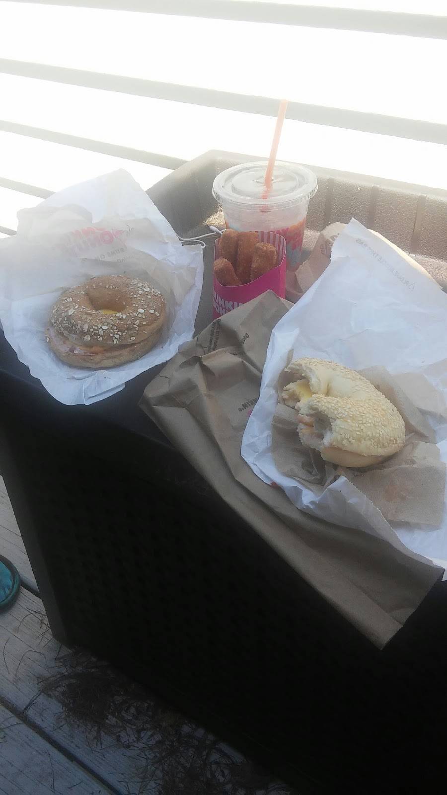 Dunkin | bakery | 216 Elm St, Manchester, NH 03101, USA | 6036220998 OR +1 603-622-0998