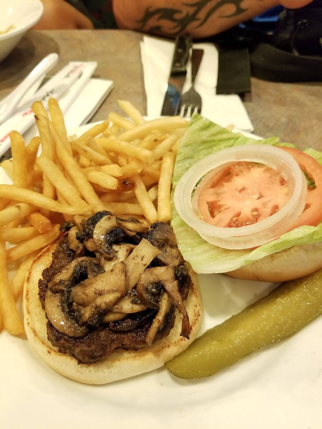 Zippys Waiau | restaurant | 450 Kamehameha Hwy, Pearl City, HI 96782, USA | 8084833775 OR +1 808-483-3775