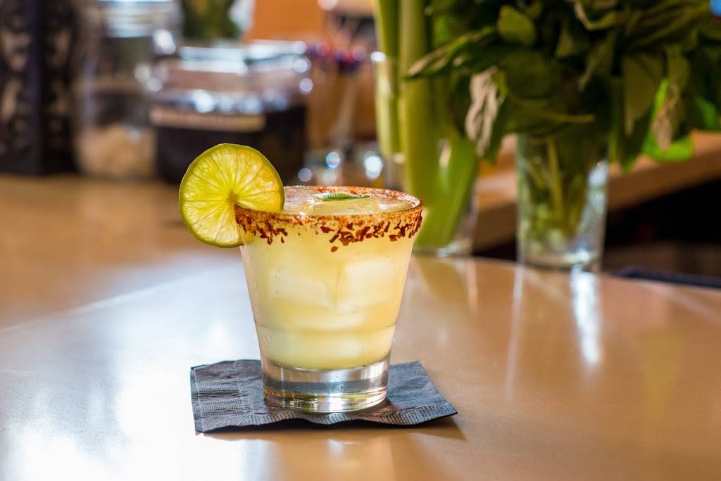 Maxines Bistro and Bar | night club | 1756 Collins Ave, Miami Beach, FL 33139, USA | 3056741160 OR +1 305-674-1160