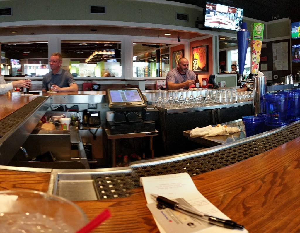 Chilis Grill & Bar | meal takeaway | 1610 N Cockrell Hill Rd, Dallas, TX 75211, USA | 2143395457 OR +1 214-339-5457