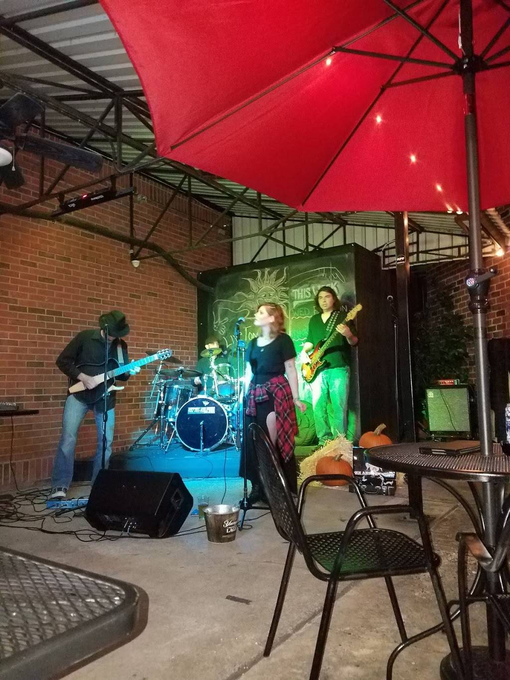 Bottle & Tap music cafe | restaurant | 11445 Coursey Blvd, Baton Rouge, LA 70816, USA | 2253004559 OR +1 225-300-4559