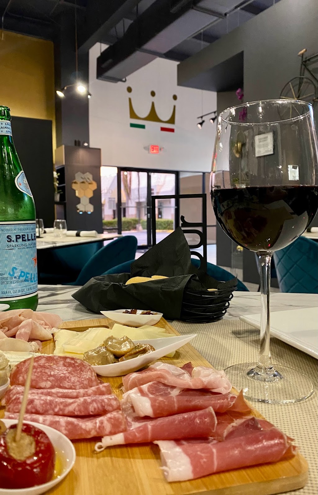 DI GUSTO Italian Deli and Tasting | restaurant | 4180 Tamiami Trail N, Naples, FL 34103, USA | 2392289414 OR +1 239-228-9414