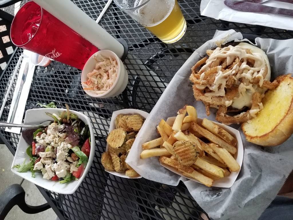 Swaney Swifts on the Square | restaurant | 118 N Water Ave, Gallatin, TN 37066, USA | 6156754366 OR +1 615-675-4366