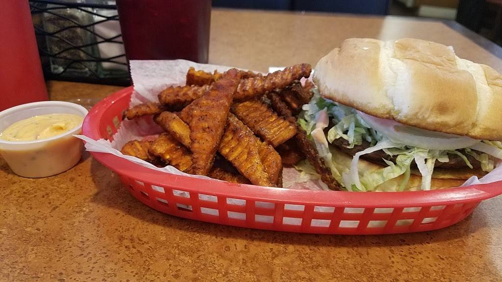 Eddiess Drive In West | restaurant | 5036 Paw Paw Lake Rd, Coloma, MI 49038, USA | 2694682345 OR +1 269-468-2345