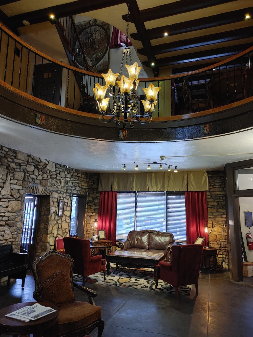 Ye Olde English Inn | restaurant | 24 Downing St, Hollister, MO 65672, USA | 4175449056 OR +1 417-544-9056