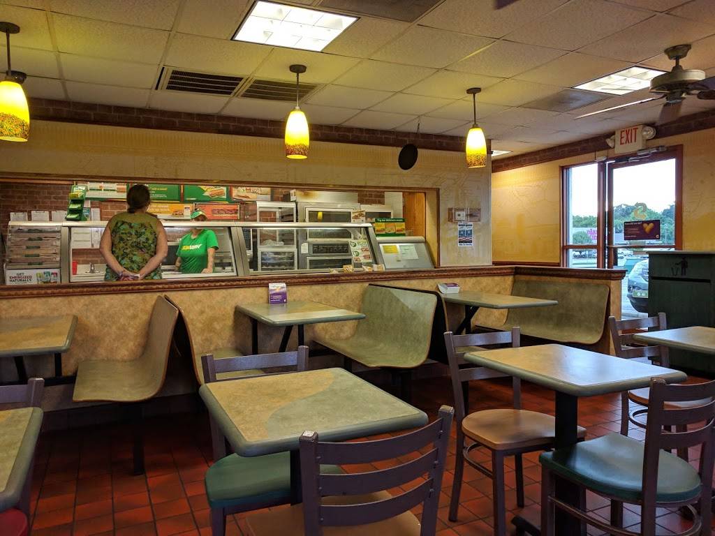 Subway | restaurant | 4803 N Broadway, Knoxville, TN 37918, USA | 8656895507 OR +1 865-689-5507