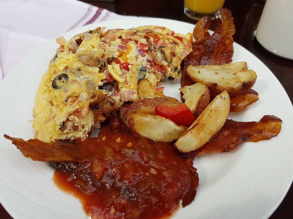 Pienza Italian Market. | restaurant | 201 Waterfront St, Oxon Hill, MD 20745, USA | 3019654000 OR +1 301-965-4000