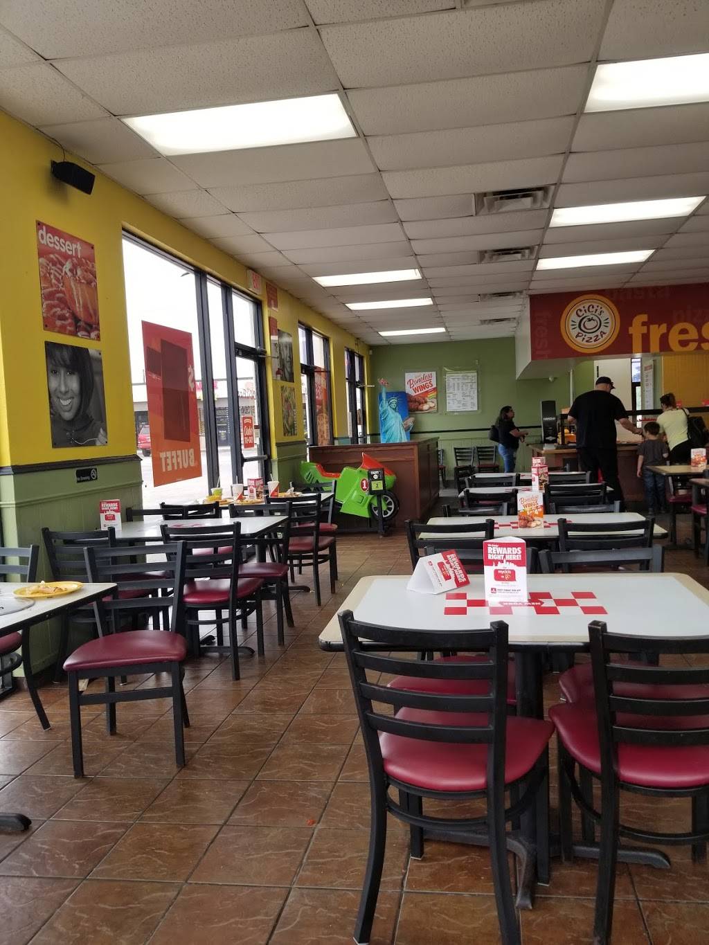 Cicis | restaurant | 469 Uvalde Rd, Houston, TX 77015, USA | 7134504400 OR +1 713-450-4400