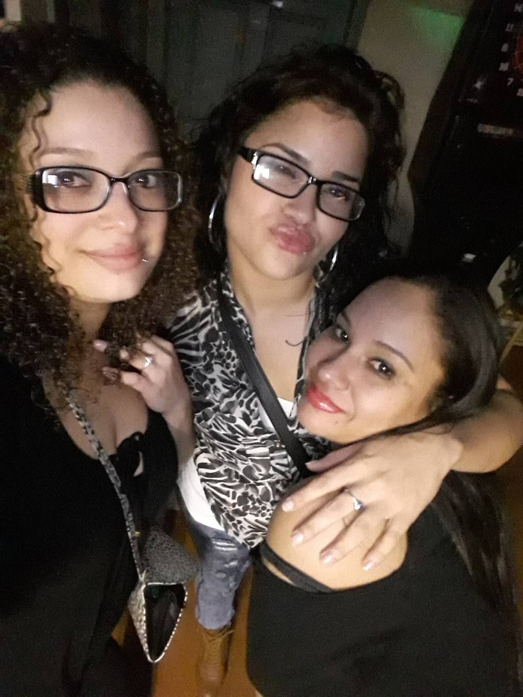 Potbellys Pub | restaurant | 153 Main St, Indian Orchard, MA 01151, USA | 4135437971 OR +1 413-543-7971