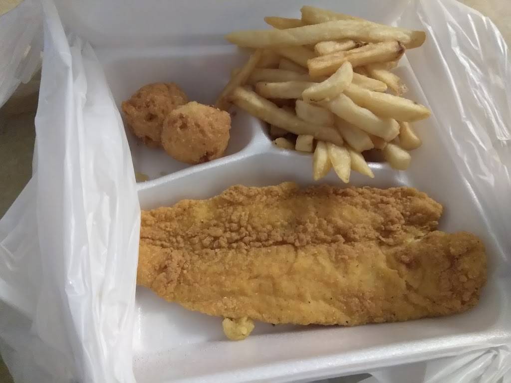 Captain Ds | restaurant | 7320 Good Hope Rd, Milwaukee, WI 53223, USA | 4142060439 OR +1 414-206-0439