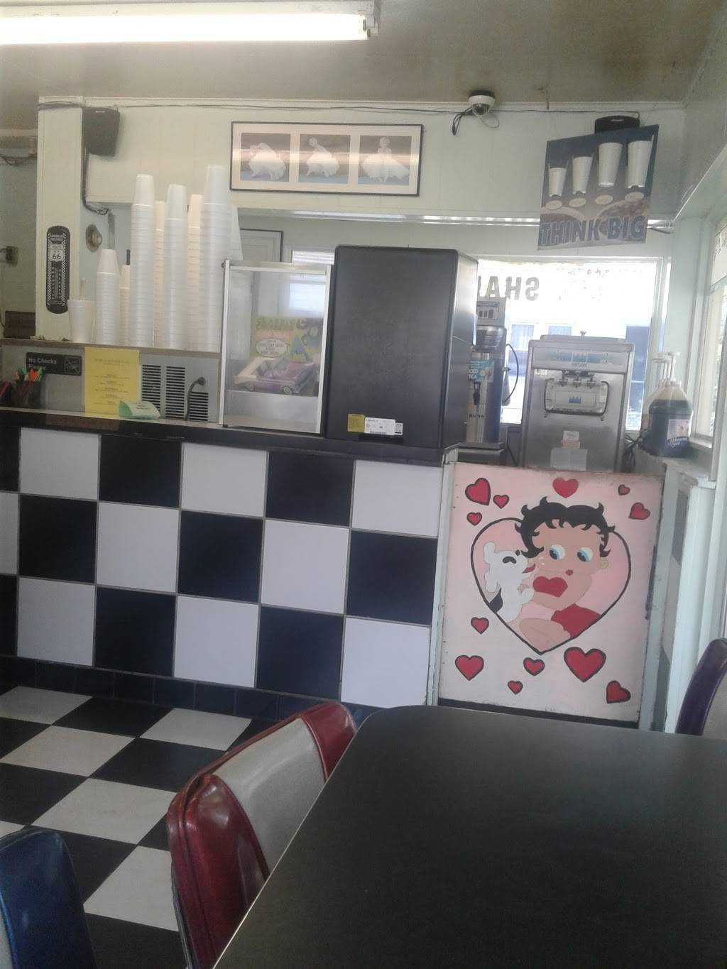 Yesterdays Drive-In | restaurant | 709 Oak St, Carmi, IL 62821, USA | 6183828741 OR +1 618-382-8741