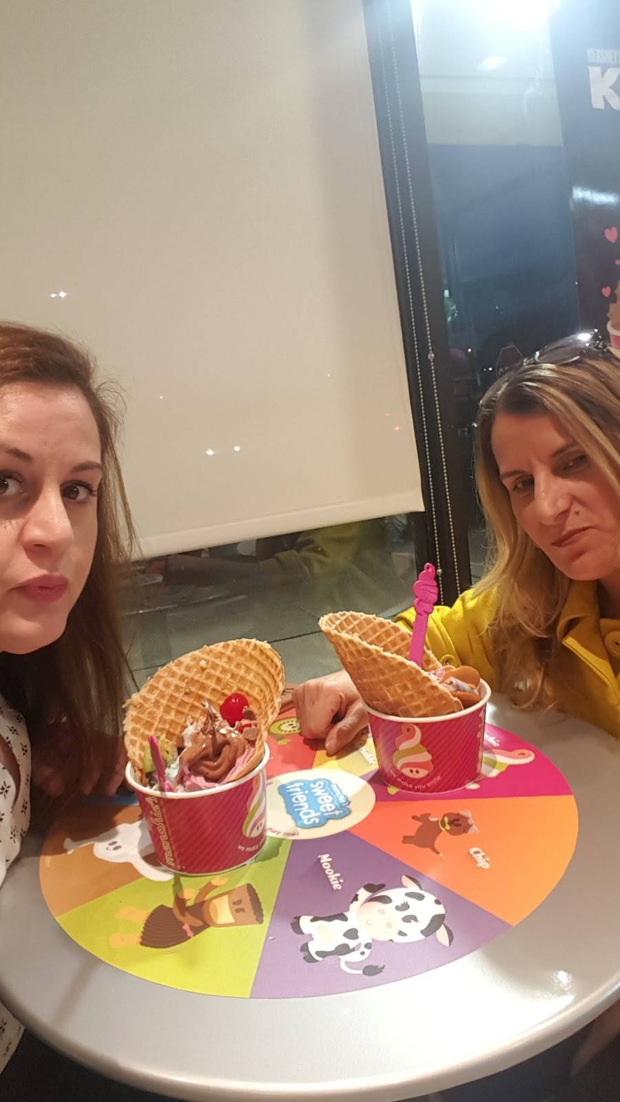 Menchies Frozen Yogurt | bakery | 7339 Lemont Rd, Downers Grove, IL 60516, USA | 6305151650 OR +1 630-515-1650