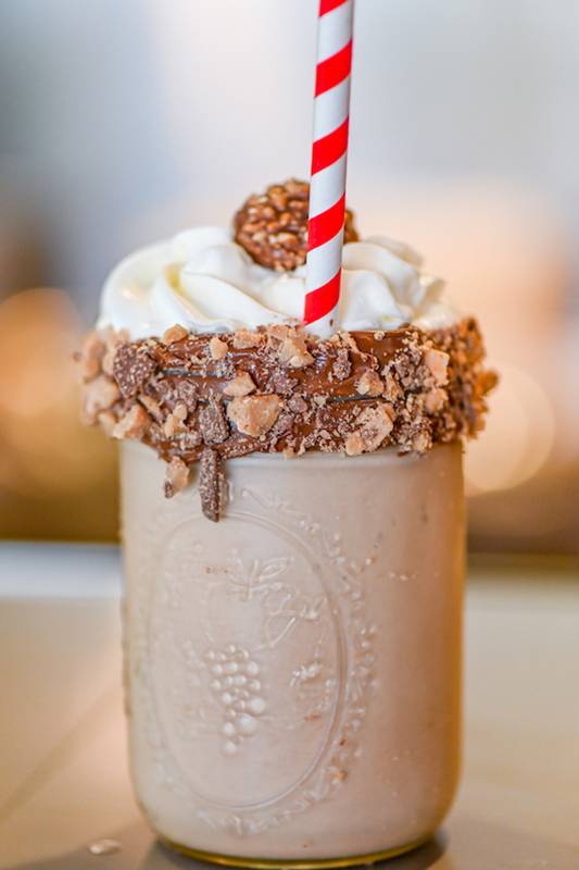 Drakes Burgers And Shakes | restaurant | 6560 Greatwood Pkwy #100, Sugar Land, TX 77479, USA | 2819377868 OR +1 281-937-7868