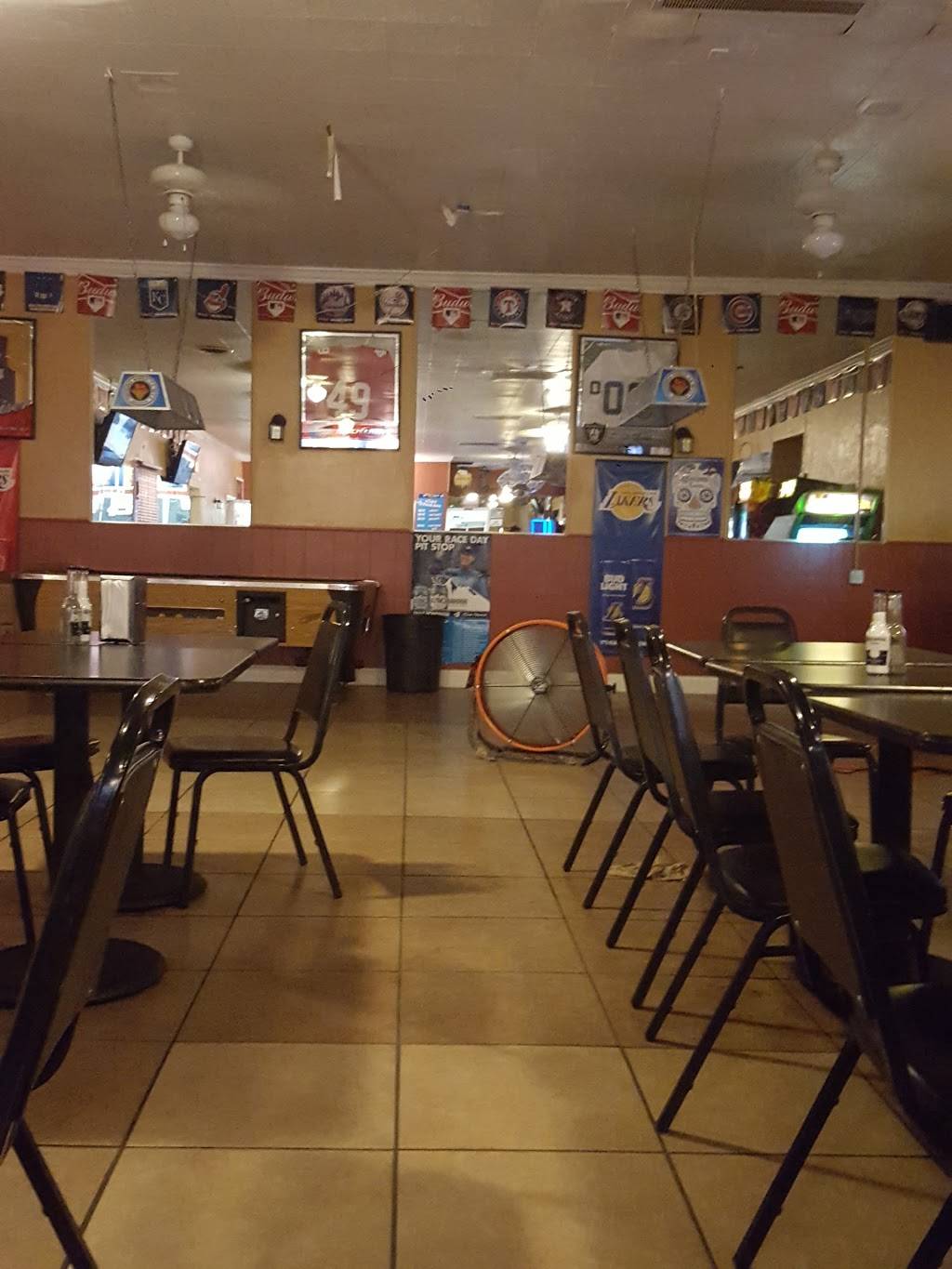 Garcias Pizzaria | restaurant | 724 W Inyo Ave, Tulare, CA 93274, USA | 5596867600 OR +1 559-686-7600