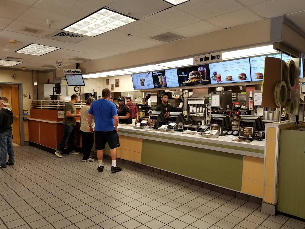 McDonalds | cafe | 2 Columbia Dr, Tampa, FL 33606, USA | 8132513667 OR +1 813-251-3667