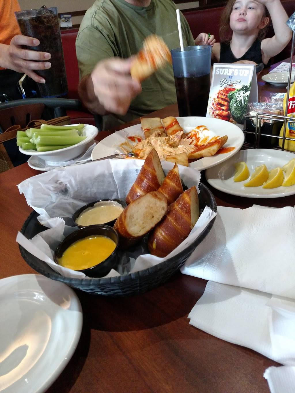 TJ Chumps | restaurant | 6331, 1100 E Dayton Yellow Springs Rd, Fairborn, OH 45324, USA | 9373181250 OR +1 937-318-1250