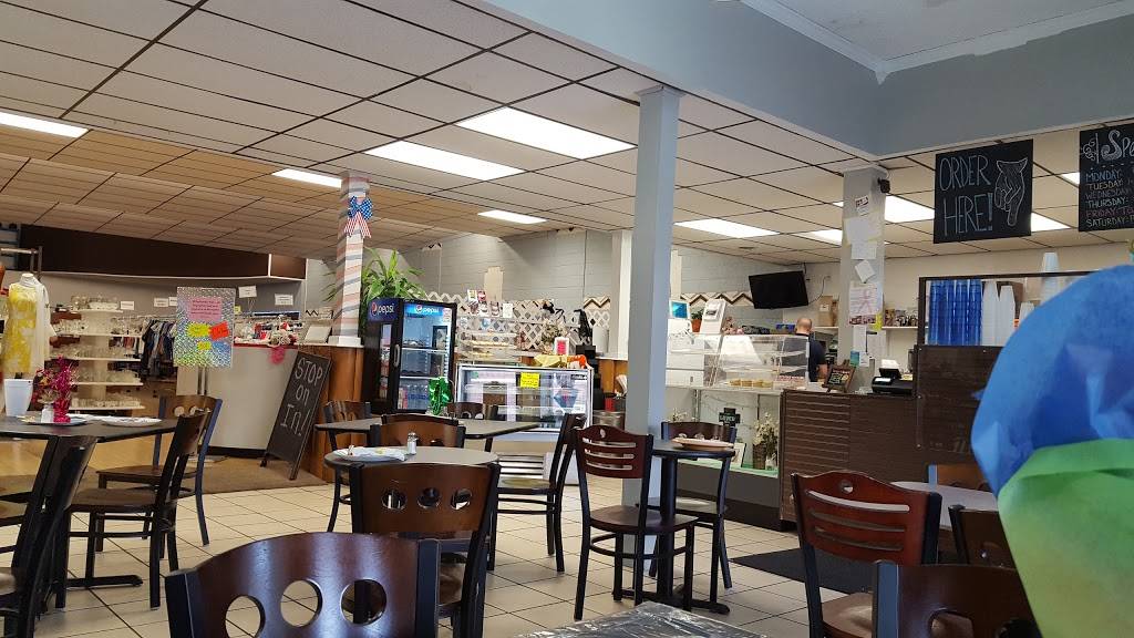 Gracies Restaurant | restaurant | 711 Main St, Vincennes, IN 47591, USA | 8123160046 OR +1 812-316-0046